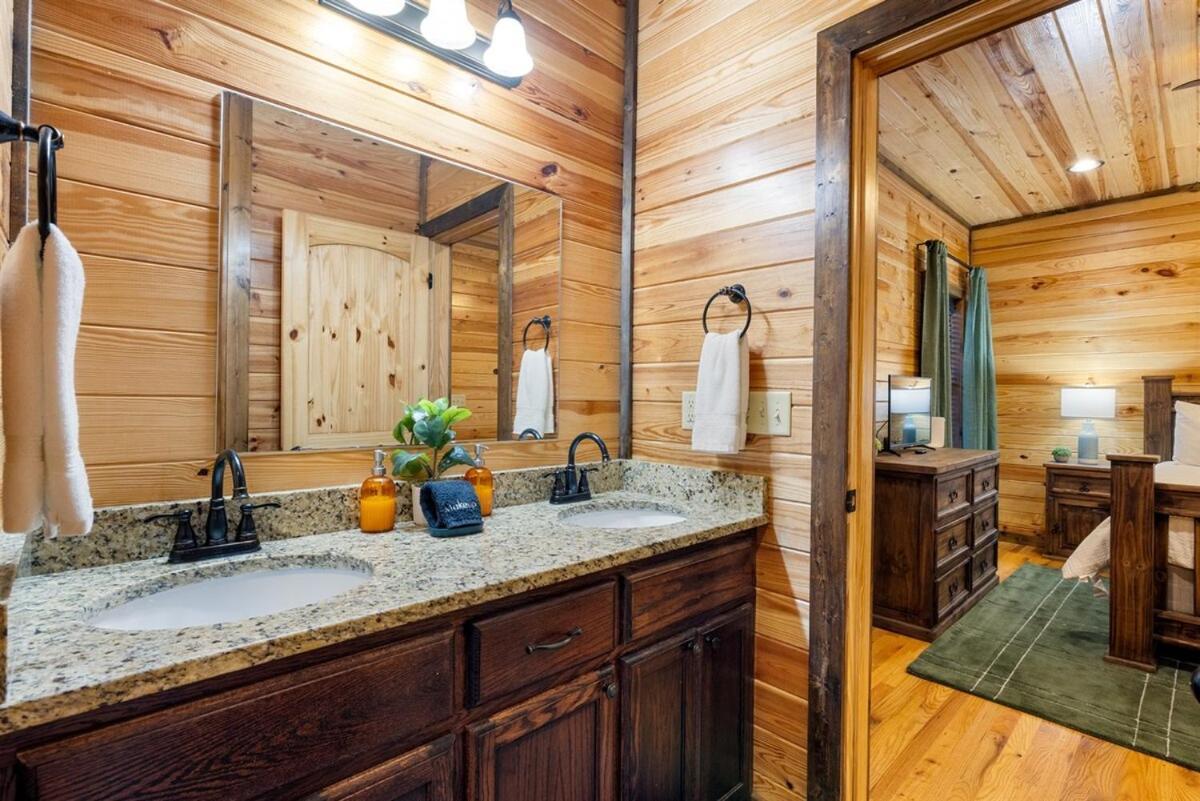 Holiday home Close To Putt Putt, Pool Table, Play Set *