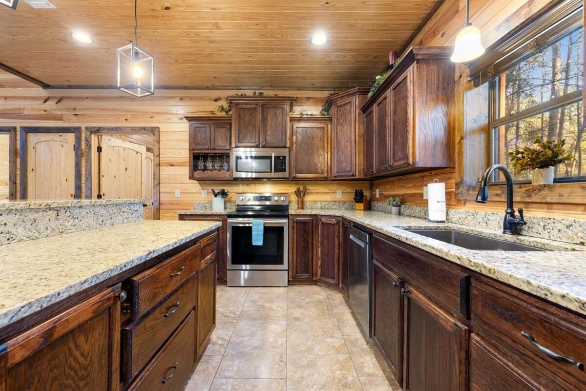 Holiday home Close To Putt Putt, Pool Table, Play Set
